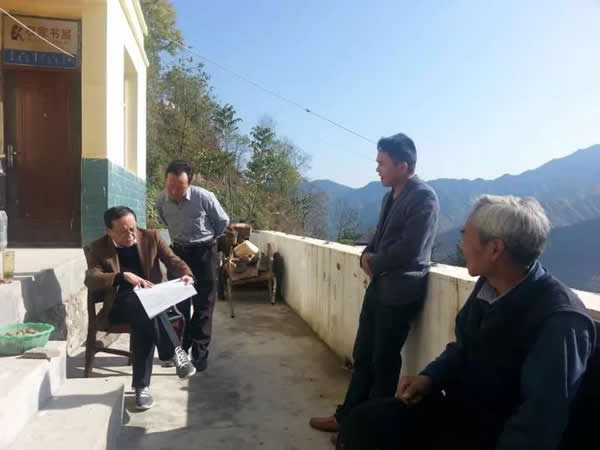 隴運(yùn)集團(tuán)公司董事長(zhǎng)、黨委書(shū)記李寅祥率相關(guān)人員專程前往精準(zhǔn)扶貧點(diǎn)進(jìn)行深入調(diào)研