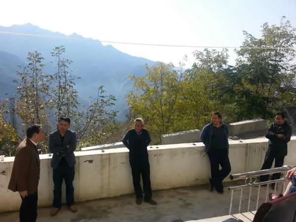 隴運(yùn)集團(tuán)公司董事長(zhǎng)、黨委書(shū)記李寅祥率相關(guān)人員專程前往精準(zhǔn)扶貧點(diǎn)進(jìn)行深入調(diào)研