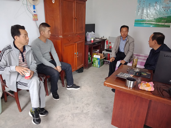 隴運(yùn)集團(tuán)公司黨委書記、董事長李寅祥同志深入琵琶鎮(zhèn)寧強(qiáng)村開展幫扶工作