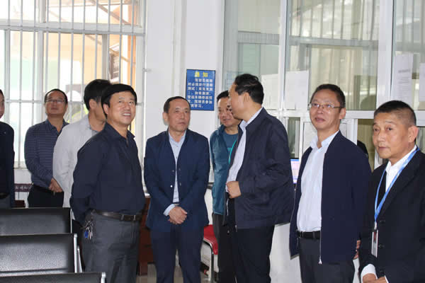 市安委辦主任、安監(jiān)局局長李永宏一行到隴運(yùn)集團(tuán)公司檢查指導(dǎo)工作