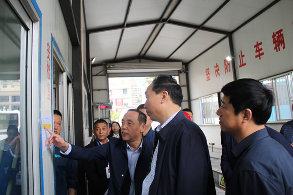 市安委辦主任、安監(jiān)局局長李永宏一行到隴運(yùn)集團(tuán)公司檢查指導(dǎo)工作