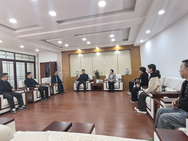 隴運集團潤華旅游客運公司、晟游天下旅行社與隴南師范學院歷史文化與旅游學院達成見習合作意向