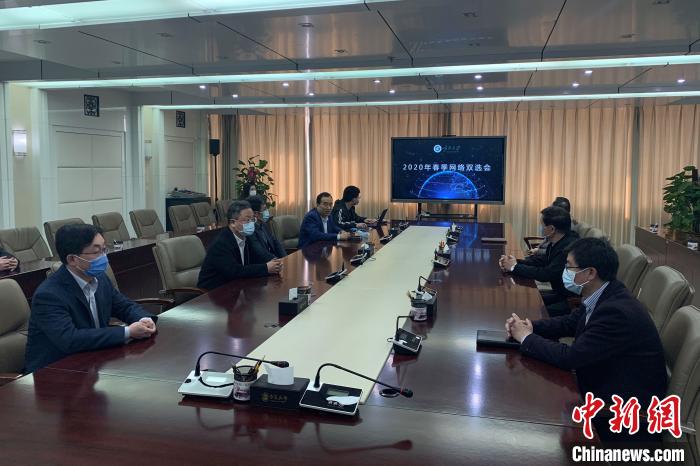 寧夏大學(xué)2020年春季首場(chǎng)綜合類“網(wǎng)絡(luò)雙選會(huì)”現(xiàn)場(chǎng)?！±钆迳?攝