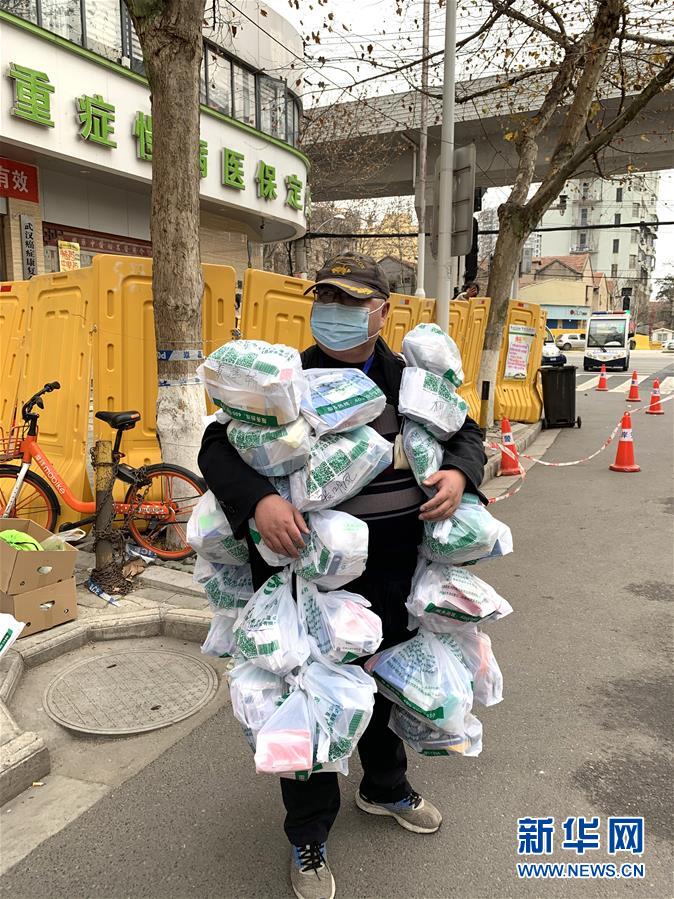 （新華全媒頭條·圖文互動(dòng)）（11）上下同心，守望相助——中國抗疫眾志成城的生動(dòng)實(shí)踐