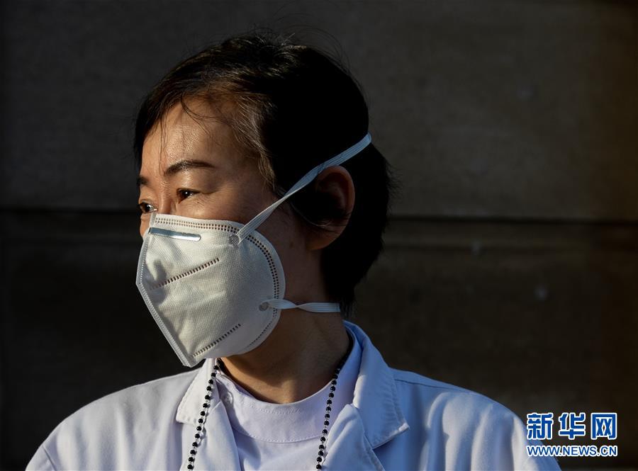 （聚焦疫情防控·圖文互動(dòng)）（15）分秒必爭(zhēng)！一切為了治病救人——中國(guó)抗疫生命至上的生動(dòng)實(shí)踐
