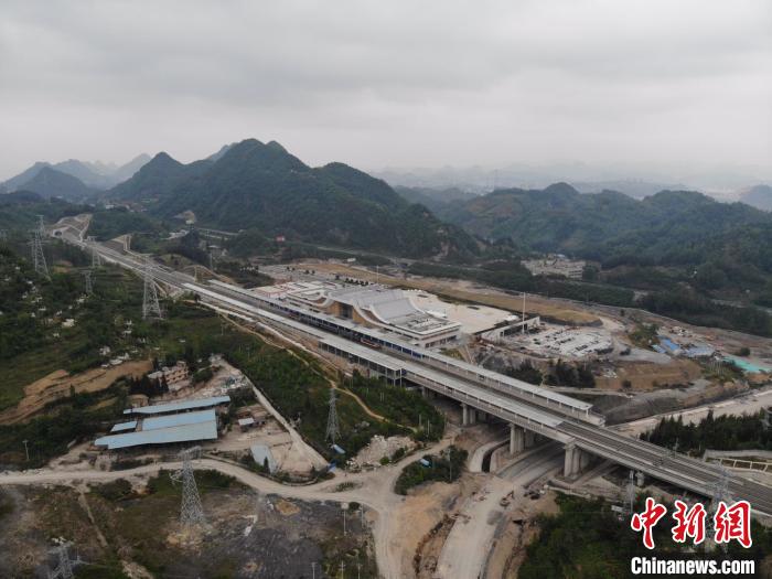 貴州省首條城際高速鐵路——安六鐵路開(kāi)始聯(lián)調(diào)聯(lián)試。中國(guó)鐵路成都局集團(tuán)公司供圖