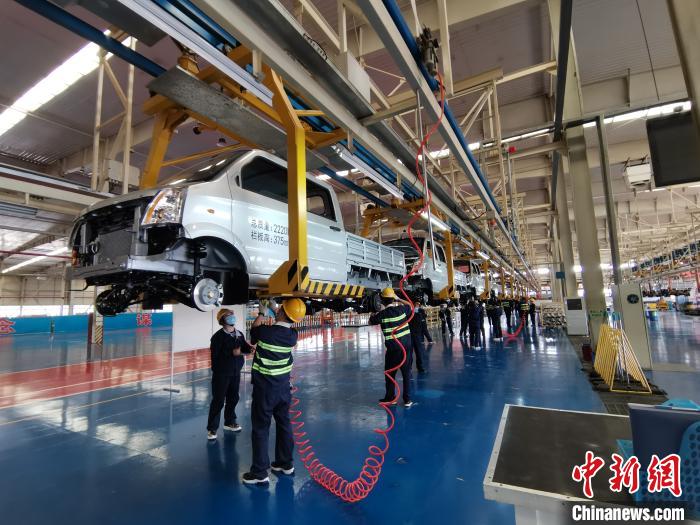 4月初，成功汽車(chē)全面復(fù)工復(fù)產(chǎn)。尤其是隨著疫情得到控制，該公司的生產(chǎn)力度也不斷加大?！「唢w 攝