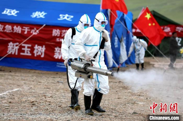 圖為進行現(xiàn)場消毒。青海省應急廳