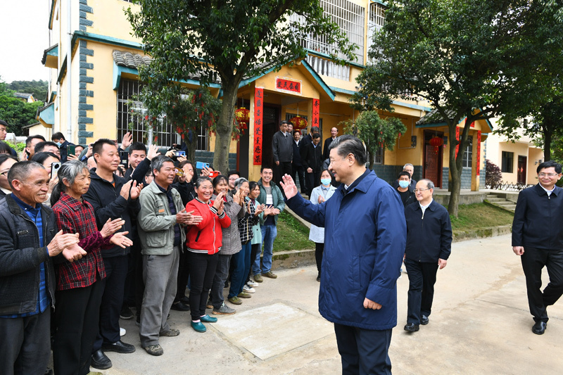 2021年4月25日，習(xí)近平總書記在廣西桂林市全州縣才灣鎮(zhèn)毛竹山村考察時(shí)，同鄉(xiāng)親們親切交流。新華社記者 謝環(huán)馳 攝.jpg?x-oss-process=style/w10